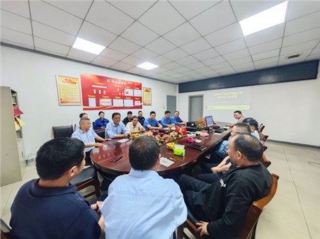 致敬奉獻(xiàn)歲月，溫情送別故人